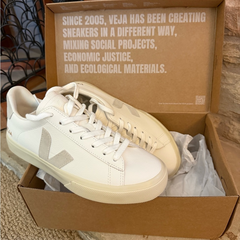 Veja Campo in Natural suede Brand New with box. Never worn.